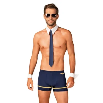 Disfraz de piloto sexy para hombre, vista frontal. Conjunto de 3 piezas: boxers negros, corbata con cuello blanco y gafas de sol de piloto.